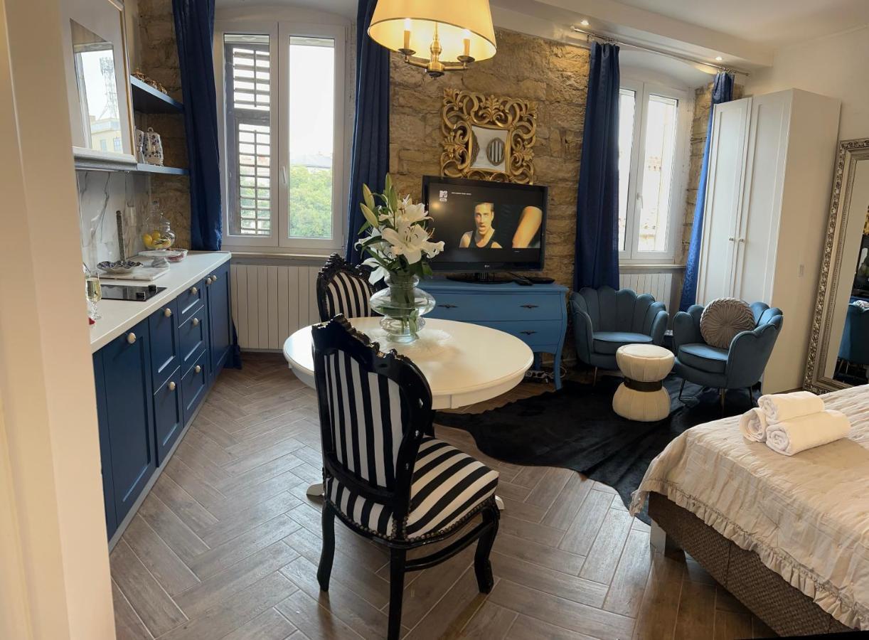 La Dolce Vita Luxury Apartments With Best Free Private Parking In City Center بولا المظهر الخارجي الصورة