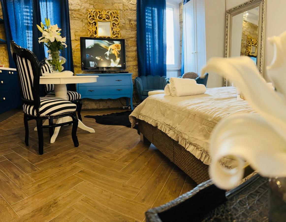 La Dolce Vita Luxury Apartments With Best Free Private Parking In City Center بولا المظهر الخارجي الصورة